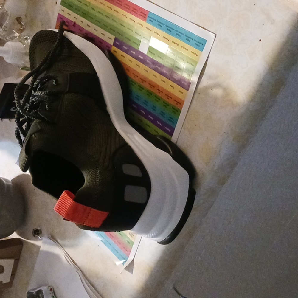 Call it spring sneakers - Picture 2 of 2
